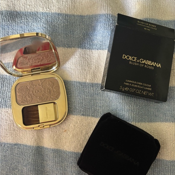 Dolce & Gabbana Pink Blush of Roses Compact with Floral Design - Picture 3 of 7